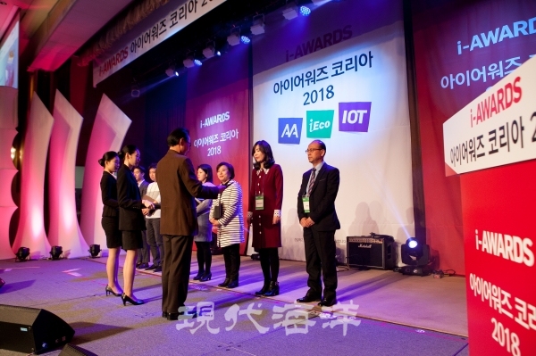 ▲ 해양환경공단(KOEM, 이사장 박승기)은 지난 6일 서울 롯데호텔에서 열린 ‘인터넷에코어워드 2018’ 시상식에서 ‘환경분야 대상’을 수상했다.