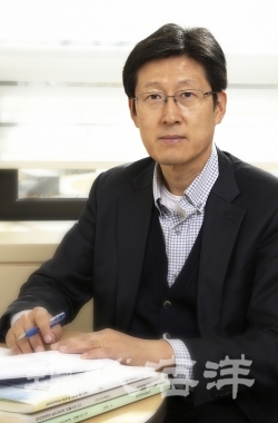 ▲ 김인현 교수(고려대 법학전문대학원, 전 선장)