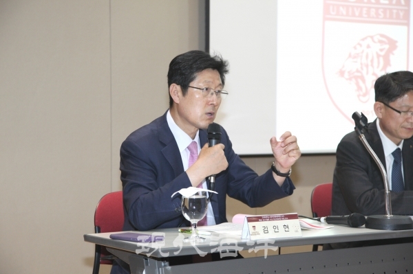 김인현 고려대 법학전문대학원 교수는 "2자 물류회사를 해운법상 무선박 외항정기운송업자(NVOCC)로 포섭해야 한다"고 제안했다.