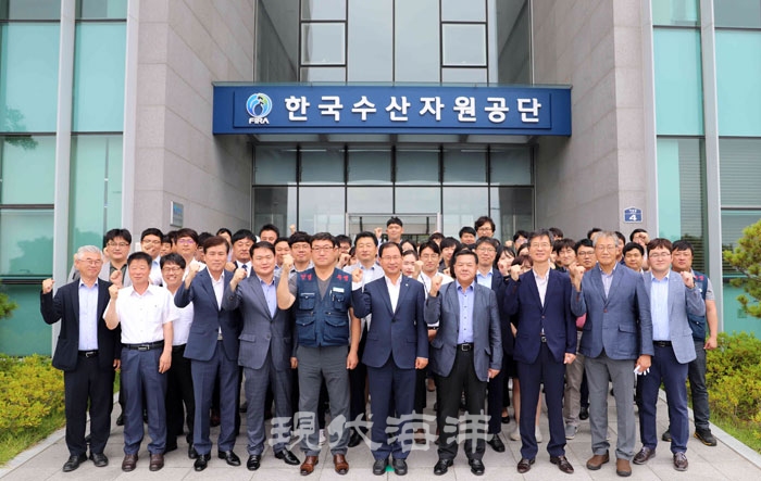 한국수산자원공단이 공단 명칭 변경에 즈음해 조직개편을 단행하고 ‘비상경영체제’를 선포했다.