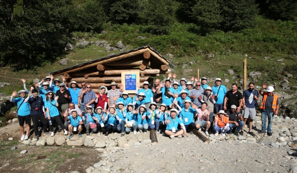 K-water가 조지아 넨스크라 수력발전사업 지역의 물 이용 환경 개선을 위한 봉사활동을 진행한다.
