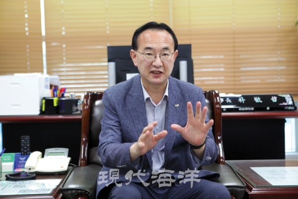 박경철 이사장이 한국어촌어항공단 운영계획을 밝히고 있다.