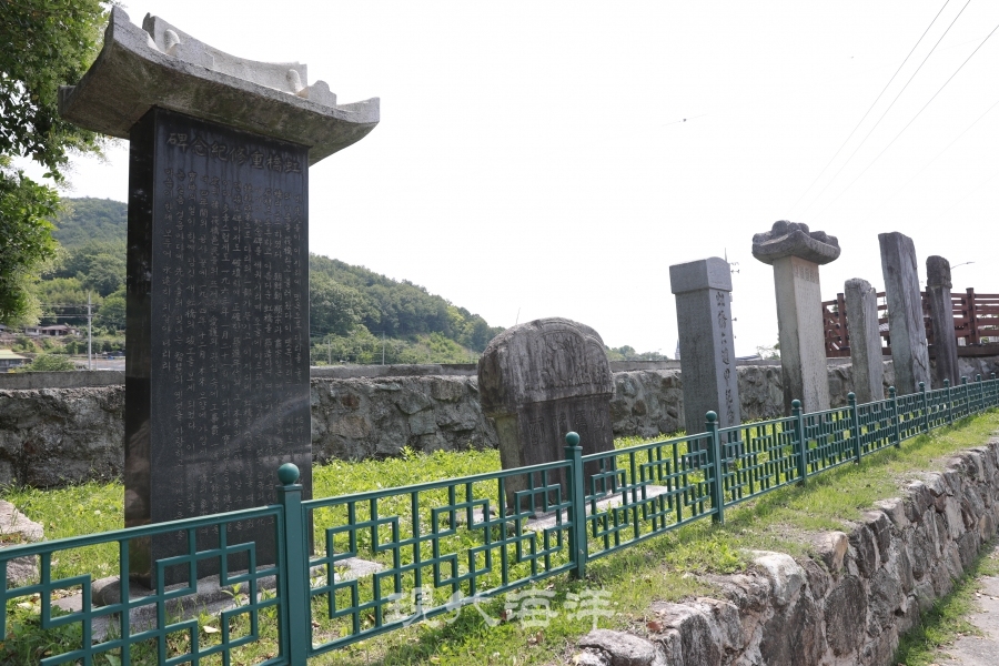 홍교중수비 - 홍교의 역사를 기록한 석비
