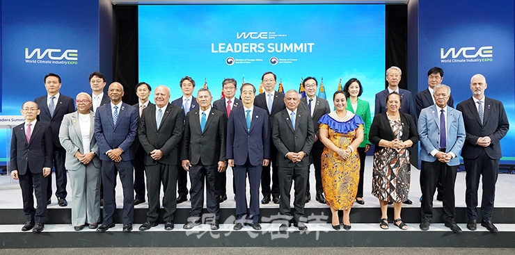 해양수산부(장관 조승환)와 외교부(장관 박진)는 27일 부산 벡스코에서 해양 분야 기후변화 대응을 위한 국제 콘퍼런스의 일환으로 「리더스 서밋(Leaders Summit; 정상 회의)」을 공동 개최했다.