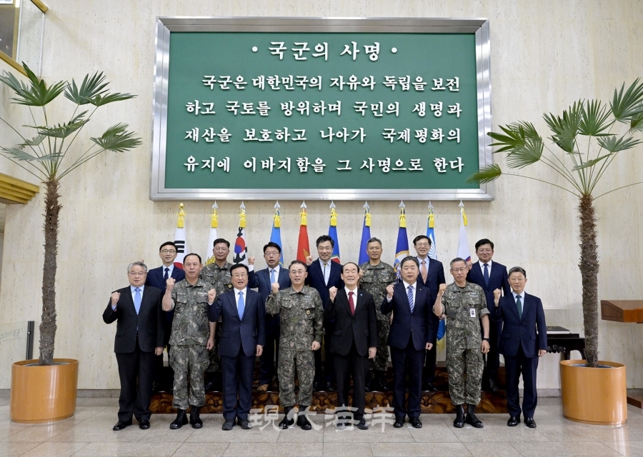 12일 이종호 해군참모총장의 초청으로 한국해운협회와 재단법인 '바다의품' 대표단이 해군 본부를 방문했다.